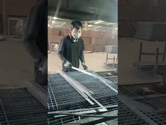 Gorąco zanurzona galwanizowana siatka metalowa 505 pasówka z żółtymi prętami