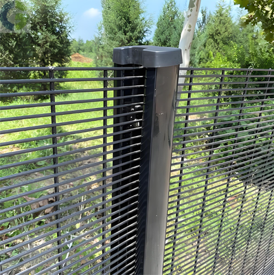 Ogrodzenie ochronne Clearvu Anti-Climb z konstrukcją Clear View, średnica drutu 4 mm i wysokość 2,4 m